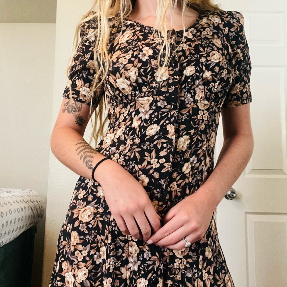 LAST PRICE DROP Beautiful vintage floral dress - Picture 3 of 5